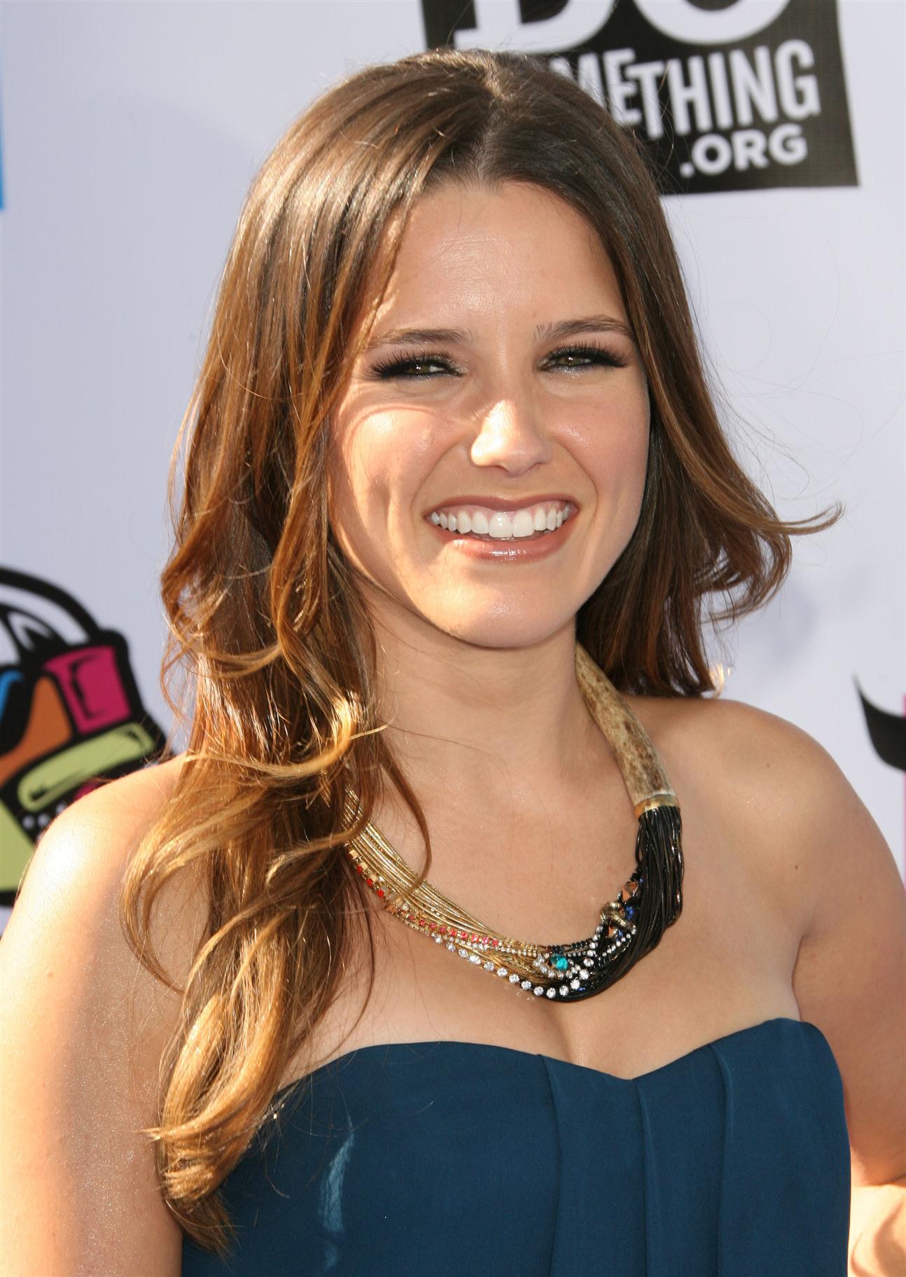 Sophia Bush - Celebs at Do Something Awards 2011 Photos | Picture 59652